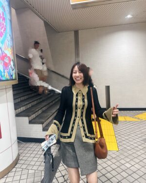 Riria Kojima Instagram - にこにこまる☺️

夏も終わるようで
虫の音も変わってきましたね~

🕰️🌿

今年の夏は

初めまして、な
いろんな柔らかな幸せに触れ

楽しいに埋もれ

写真のように
口角が死ぬほど上がっておりました👍🏻

ありがとう。

ありがとうございます。

👼🏻

チャージ完了~

まだまだ楽しんで頑張っていきます。