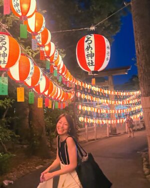Riria Kojima Instagram - 🏮🌙

良き夜でした。

初日からやさしい交流に
巡り逢えて

私たちはいつもよりさらに
にこにこ祭りでした。

#猿田彦神社
#佐瑠女神社 
#宵祭
#礼祭

２日共に参列させていただけて
とても嬉しかったです。

帰ってきてからは
カメラフォルダを見返して
にやにやしてしまう、、、

愉快な動画もお裾分け。
ぱわー❤️‍🔥

#伊勢
#りりあい

@ai_moritaka_official 🤝🏻
愛ちゃありがとうね。