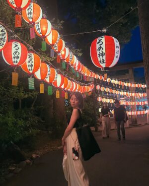 Riria Kojima Instagram - 🏮🌙

良き夜でした。

初日からやさしい交流に
巡り逢えて

私たちはいつもよりさらに
にこにこ祭りでした。

#猿田彦神社
#佐瑠女神社 
#宵祭
#礼祭

２日共に参列させていただけて
とても嬉しかったです。

帰ってきてからは
カメラフォルダを見返して
にやにやしてしまう、、、

愉快な動画もお裾分け。
ぱわー❤️‍🔥

#伊勢
#りりあい

@ai_moritaka_official 🤝🏻
愛ちゃありがとうね。