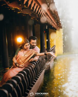 Rithika Tamil Selvi Instagram - தாய்மையின் முதல் அத்யாயத்தில் ✨

@vinun43

PC @ashokarsh & team 
MUA @profile_makeover & @chella_hair_makeup 
Hairstylist @mani_stylist_ 
Blouse & kurta set @vika.label 
Saree #mywardrobe 

#rithikatamilselvi #tamil_rithika #maternity #maternityphotoshoot #maternitypics #waitingforlittleone #maternityshoot #tamilrithika