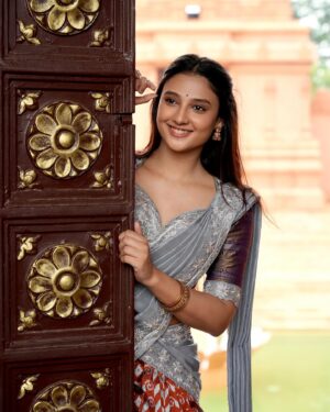 Ritika Nayak Instagram - Happy Onam to all 🪷
.
.
.
Pictures - @santosh_untitled
Stylist - @vinnu_baby9 
Outfit - @gowrisignatures 
Makeup - @vidya_hairandmakeup 
Location - @raw_.studios
Curated by -  @krishna_22.77 
@swati_happe @purplethoughtsind