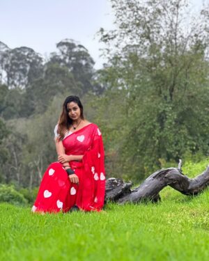 Riya Vishwanathan Instagram - One last time ❤️ 
.
.
.
#post #portrait #picture 
#picoftheday #naturelovers 
#vacation #grennery #raindrops 
#riyavishwanathan