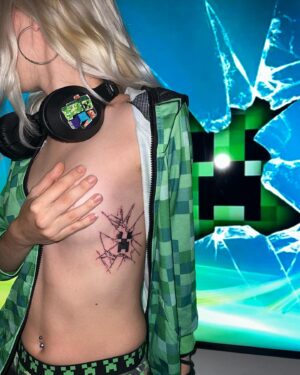Rizha Instagram - creeper tatu para @paulapeuve ✊🏻🙂‍↕️ pidanme tatus