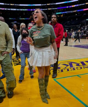 Robin Thede Instagram - Had so much fun catching the @la_sparks in action with @dauniedaune and @msjwilly 🏀⛹🏾‍♀️❤️