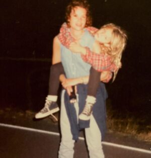 Robyn Lively Instagram - That’s my bday queen right there! I love this girl, my sister, my best friend, my little piggy back buddy! You are one of the best humans I know. HAPPY birthday sissy britches! 💞🥳
