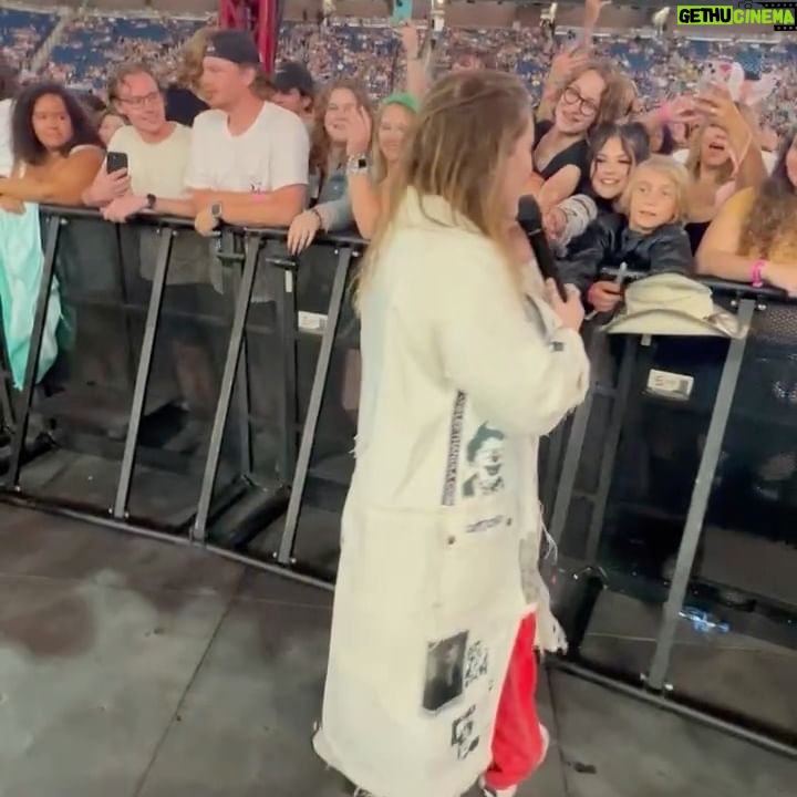 Rosa Linn - 24.9K Likes - So many memories made in this last month!!!
Thanks @teddysphotos , @thegr8khalid again and again for having me on your tour🤍
I’m so proud of the people who were with me this whole time, running around and making sure that I have my best show every night. It’s crazy what we were able to accomplish with such a small team in such a short amount of time!
Most importantly, I’m so grateful for the love of the audience. Thanks for diving into my music world for 30 minutes and having the best time with me🤍
Love, Love, Love!!!
P.S. Armenian wine rocks🤘😄