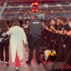 Rosa Linn Instagram - So many memories made in this last month!!! 

Thanks @teddysphotos , @thegr8khalid again and again for having me on your tour🤍 

I’m so proud of the people who were with me this whole time, running around and making sure that I have my best show every night. It’s crazy what we were able to accomplish with such a small team in such a short amount of time! 

Most importantly, I’m so grateful for the love of the audience. Thanks for diving into my music world for 30 minutes and having the best time with me🤍 

Love, Love, Love!!!

P.S. Armenian wine rocks🤘😄