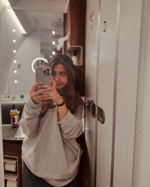 Roshni Walia Instagram - "The song perfectly matches my mood because I absolutely love traveling 🤪This flight was incredible, and I can't wait to explore more with my mum @sweetywalia11 . A huge thank you to @qatarairways for taking such good care of her when she got sick during our trip—you really went above and beyond. This post is all about sharing my happiness, my experiences, and the personal growth I'm experiencing. It's not about showing off, but about expressing love and gratitude."🙏 🧿🌍