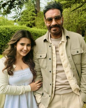 Roshni Walia Instagram - You truly amaze me with your humbleness and kindness @ajaydevgn sir ❤️ There’s something so powerful about your presence—you have this incredible aura that just draws people in. The more time I spend with you, the more I realize how much I can learn from you, and it feels like that learning will never end. Your experience and knowledge are beyond words.

I just wish everyone, especially the younger generation, could listen to you even once, to feel what I felt. You’ve taught me so much about being humble and kind, and I’ll always be grateful for that.
You always have the solution to any problem !!
I feel so blessed and inspired by you. Working with you is something I’ll treasure forever. I hope I’ll always get to hear your amazing stories and keep learning from you.

Thank you for being who you are, sir. You’re truly incredible.
Just lots of love and respect for you 🫰