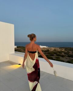Actress Rosie Huntington-Whiteley HD Instagram Photos and Wallpapers September 2024