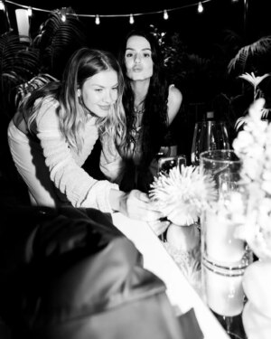 Ruby O. Fee Instagram - Was für ein fantastischer Abend! 
Zusammen mit @tiffanyandco durften wir im @kranzlerx.berlin in Berlin das Tiffany Icons Dinner ausrichten. Danke. Danke. Danke. 

Danke an alle, die mit uns das unendliche Potenzial der Liebe gefeiert & gelacht haben. Ihr habt den Abend zu etwas ganz Besonderem gemacht.

Danke an alle, die mitgeholfen haben. Ihr habt den Abend mit eurer unermüdlichen Aufmerksamkeit und eurem Lächeln zu einem Fest für alle Gäste werden lassen.

Last but not least: Danke an Tiffany & Co. Wir sind stolz, an eurer Seite strahlen zu dürfen.

----------
What a fantastic evening! 
Together with Tiffany & Co we had the pleasure of hosting the Tiffany Icons Dinner at Kranzler Eck in Berlin. Thank you so much. Thank you. Thank you. 

Thank you to everyone who celebrated & laughed with us about the infinite potential of love. You made the evening something very special.

Thank you to everyone who helped. You made the evening a celebration for all the guests with your tireless attention and smiles.

Last but not least: Thank you to Tiffany & Co. We are proud to be able to shine alongside you.

📸 @clemensporikys