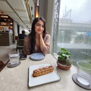 Rukmini Vasanth Instagram - Yet another addition to our ongoing series: 
Rukmini-sits-across-from-you-and-will-devour-the-pastry/idly/dosé-after-posing 
🐻🤎