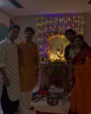 Ruma Sharma Instagram - अगले बरस जल्दी आना ही होगा बप्पा ❤️ 
.
Kyunki hum sabko aapka intezar raheyga thankyou each one of you for such beautiful memories of #ganeshutsav 🙏🏻🙏🏻
.
.
#ganpatibappamorya #ganpatibappa #ganpatifestival #rumasharma #indianfestival