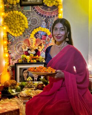 Ruma Sharma Instagram - यह सिर्फ़ उत्सव नहीं, मोत्सव है ♥️ 
All about Ganesh Chaturthi #ganpatibappamorya 
.
Beautiful saree from - @kashvi_saree 
.
.
#ganpatifestival #ganeshutsav #ganeshchaturthi #ganeshotsav #ganeshpuja #ganpatidecoration #indianfestivalseason #ganeshfestival #rumasharma