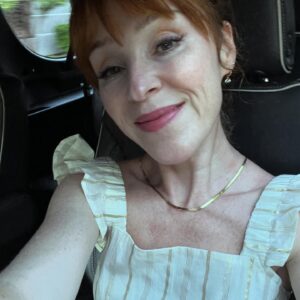 Ruth Connell Instagram - Shout out to @therunwayoutlet for this golden dress I was going to wear to comic-con but that’s not the way the cookie crumbled….hapoy to wear it for a very special lady’s birthday @georgiadolenz with my beau @robenedict ❤️ ✌️