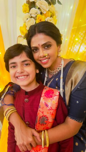 Rutuja Bagwe Instagram - Don’t mess with your younger one 👻🤣 @rutuja_bagwe ❤️
.
.
#reelsinstagram #reelitfeelit #trending #comedy #siblinglove #actors #starplus #maatisebandhidor #rutujabagwe #gantavyasharma #fyp #instadaily