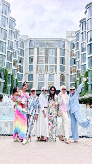 Ruzana Ibrahim Instagram - Ladies trip! 🤍 The trip that made it out of the chatroom. Alhamdulillah 🤍 
.
May Allah bless and protect our sisterhood forever and always. Aameen.
.
#girlstrip #ladiestrip #bangkok #thesalilhotel #thesalilhotelriversidebangkok #RNadiaTRAVELS #thailandtrip #thailand