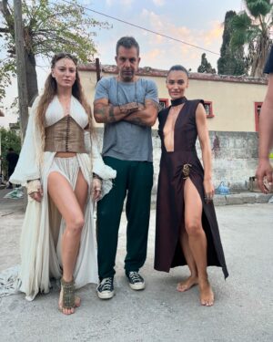 Saadet Işıl Aksoy Instagram - İlk anından son anına kadar hep özel olacak benim için.. Şahmaran, Lilith, bu harika ekip, yönetmenlerimiz, canım rol arkadaşlarım, Adana.. ❤️ #sahmaran @netflixturkiye