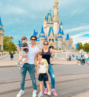 Sabrina Seara Instagram - Family time ❤️ #magickingdom