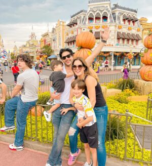 Sabrina Seara Instagram - Family time ❤️ #magickingdom