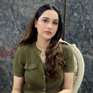 Sadia Khateeb Instagram - Sheesha ganda hai Meri niyat Nahi 🙂