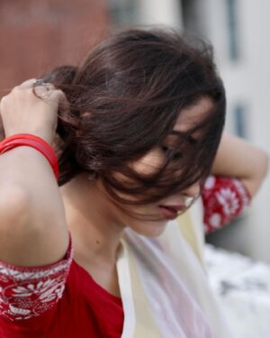 Safa Kabir Instagram - চুলের খোপা যেমন আছে, তেমন করে রাখো
মেঘ কালো চুল সরিয়ে কেন সূর্যটাকে ঢাকো…