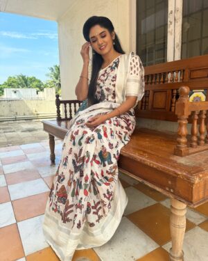 Sai Gayatri Instagram - 🙏🏻❤️
.
Thanks a bunch to my salwar & saree sponsor @srisai_collestions9 and salwar & Blouse Desinger @tanu_designer_studio for making Anu look stunning on screen fr the past one year🙏🏻 and to all my fan family members ,Thank u so much fr the love and supports to Anu❤️😇