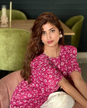 Sajal Ali Instagram - When your sister knows all your angles 💃