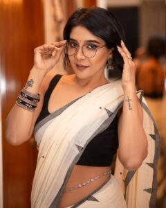 Actress Sakshi Agarwal HD Instagram Photos and Wallpapers September 2024