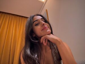 Actress Sakshi Vaidya HD Instagram Photos and Wallpapers September 2024