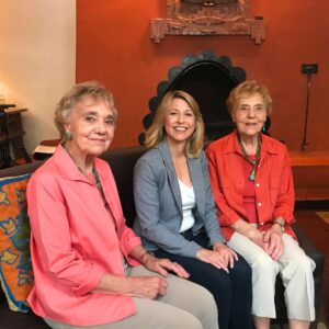 Samantha Brown Instagram - If you need a weekend getaway to unwind, there’s no better place than our latest Youtube upload - Santa Fe, New Mexico. Just tap my username @samanthabrowntravels and click the link in bio for all you can do to truly relax.

#samanthabrown #placestolove  #santafe #newmexico