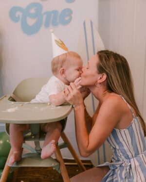 Samantha Droke Instagram - Our last 1st Birthday 🥹💛🌊

You never realize with your last child that it also means the last for every other milestone until it happens. 😢

#momlife #boymom #1stbirthday #lastbaby #mom #thebigone #firstwave