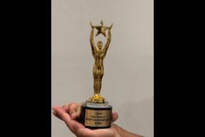 Samira Hosseini Instagram - .
فیلم بلند "کلمه" ساخته‌ی معین هاشمی‌نسب و با بازی سمیرا حسینی، برنده‌ی جایزه‌ی بهترین فیلم بلند (تهیه‌کننده) سال ۲۰۲۴ در فستیوال TINFF تورنتو شد.
...
The feature film "Word" directed and produced by Moein Hasheminasab and starring Samira Hosseini, won the award for Best Producer of a Feature Film at the 2024 TINFF Festival in Toronto.
(Toronto International Nollywood Film Festival)
...
تهیه‌کننده، نویسنده و کارگردان:
معین هاشمی‌نسب
@moeinhasheminasab
مجری طرح: فرزام شکاری
@farzam.shekari
بازیگران:
سمیرا حسینی
@samirahosseini.official
محمدعلی صلاحی
@mohammadali__salahi
مصطفی پروین
@mostafaparvin
نگین سرتیپی
@negin_sartipi
فرشته لیوانی
@fereshteh.livani

فرنوش تدین
@farnoush.tadayyon
آناهیتا اتحاد
@anahitaettehad
باران اردبیلی
...
آران اطمینان
@aran.adine
...
موسیقی برای پیانو:
محمدعلی صلاحی
@mohammadali__salahi
...
گریم:
نسیم آقایی
@nasim_elegance
فریده حسینی
@faridehhosseiini
...
همچنین معین هاشمی‌نسب فیلم‌برداری، تدوین، نورپردازی و صدابرداری این فیلم را نیز به عهده داشته.
فیلم "کلمه" تا کنون توانسته به جشنواره‌های فیلم International Brightlight Film Festival آمریکا، Around International Film Festival آمستردام، MADRIFF مادرید، Stockholm City Film Festival سوئد، Moonwhite Films International Film  هند و همچنین به 5 بخش مختلف جشنواره TINFF تورنتو راه پیدا کند.
تشکر ویژه از:
نادر کشوری
@naderkshz
پوریا هاشمی نسب و بهاره عباسی
@baharehabbasi
پویا هاشمی نسب
@pouyahn
الهام سوهانی
@elham_shni
عرشیا کمرئی
@arshiaya1
رسول احمدی
افشین یوسفی