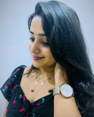 Samskruthy Shenoy Instagram - A little bling never hurt anyone 😉❤️

Jewellery from my favourite @sucha4u 💕

#smilemore #jewellery #sucha4u #trending #happiness #loveforblack #loveforjewellery #loveyourself #samskruthy #samskruthyshenoy