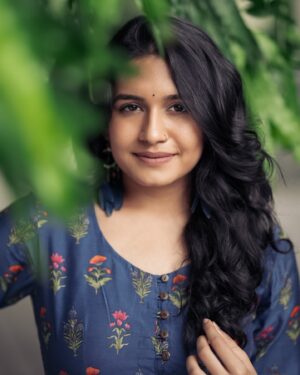 Samyuktha Viswanathan Instagram - Slowly and steadily learning to value progress over perfection, it’s a steep learning curve. You may think this has nothing to do with the photos here, but it does 🍃🌱

#fyp #foryoupage #tamilactress #indianactress #progressnotperfection 

(Photoshoot, Tamil Actress, Indian Actress, Demure & Mindful hehe)