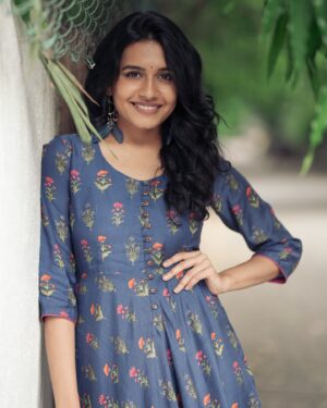 Samyuktha Viswanathan Instagram - Slowly and steadily learning to value progress over perfection, it’s a steep learning curve. You may think this has nothing to do with the photos here, but it does 🍃🌱

#fyp #foryoupage #tamilactress #indianactress #progressnotperfection 

(Photoshoot, Tamil Actress, Indian Actress, Demure & Mindful hehe)