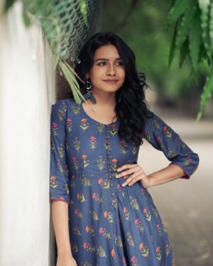 Samyuktha Viswanathan Instagram - Slowly and steadily learning to value progress over perfection, it’s a steep learning curve. You may think this has nothing to do with the photos here, but it does 🍃🌱

#fyp #foryoupage #tamilactress #indianactress #progressnotperfection 

(Photoshoot, Tamil Actress, Indian Actress, Demure & Mindful hehe)