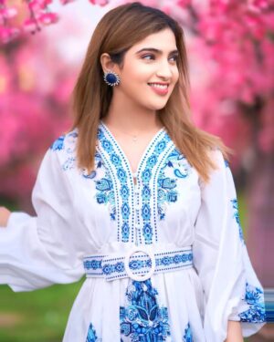 Sana Raees Khan Instagram - Blooming in my own way, every single day!

Outfit: @bereziasrm 
Jewellery: @shhimmerz_jewellery 
Styled By: @v4ustyling 

#sana #sanaraeeskhan #srk #srklegal