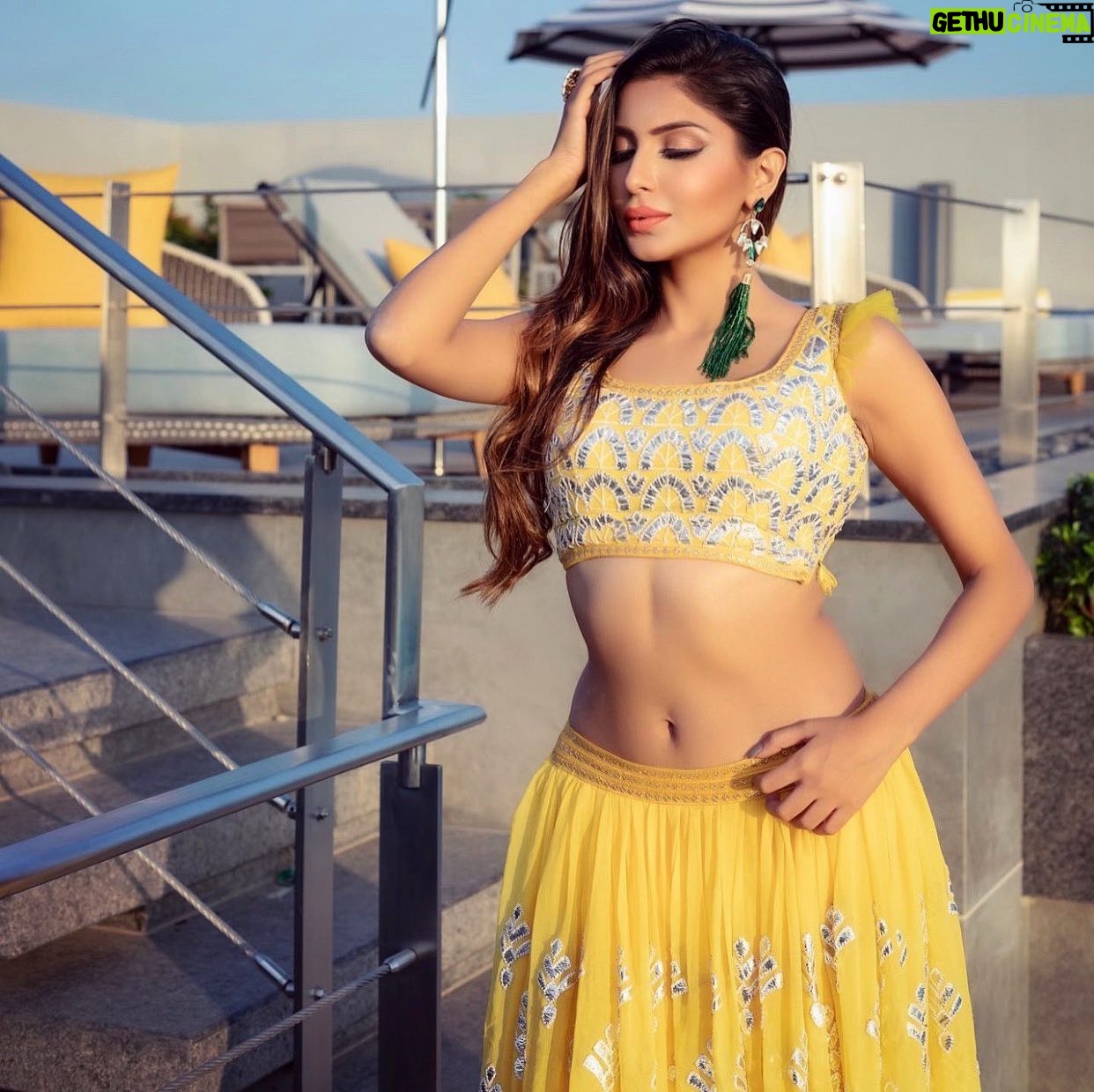 Sana Sultan - 281.3K Likes - Calm, Focused & Definitely Unstoppable with that Nazakat ofcourse🔥🔥