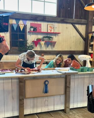 Sandra Lee Instagram - Episode Two! The second day everybody’s on edge- The safety veil is gone- each contestant is stunned! It was a crazy turn of events at the end of episode one so everybody is starting off with trepidation and worry. What came out of it was genius, the piña colada cake was incredible, the cupcakes on a stick were amazing-One of them actually tasted, and looked exactly like cotton candy, And wait until you see the strawberry pie and the strawberry cake you have never seen anything like it. 
Jason even baked his famous and published banana bread for me, I sabotaged them though, Had to do it, like a little brother who just needed a moment. This entire show was a labor of LOVE FROM EVERYONE. Thanks for the bread, Jason -And now we’re getting in the groove and everybody’s becoming a family. 
Have you tuned into Blue Ribbon Baking Championship on @netflix or have you finished it ?! 

Xoxo- Sandy
.
.
.
.
.
#fairfood #statefair #netflix #baking #instagood #funnelcake #blueribbon #bakinglove