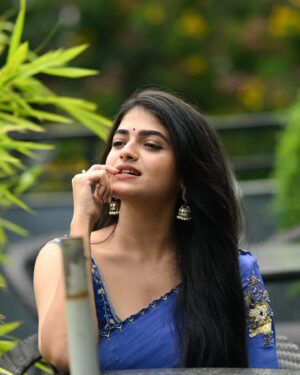 Sangeerthana Vipin Instagram - Blue crushin 💙

Shot by: @storiesbydeepu 
Styled by : @bharathgandhiofficial 
Styling team: @saisudhanag 
Outfit : @reina.hyd 
Jewellery: @petalsbyswathi