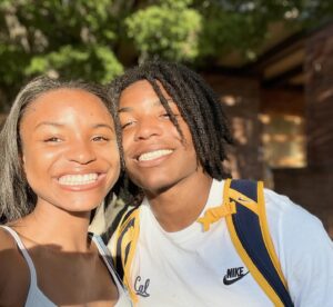 Saniyya Sidney Instagram - When you make your brother take pictures after his game.🏈🐻💙 #gobears