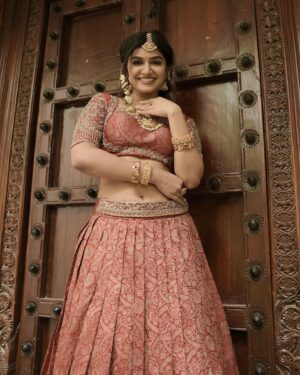 Sanjana Anand Instagram - Me to me : Anyyyyything for you Princess!!!!!❤️✨👸🏻
.
.
.
.
With my fav GlamTeam again 

PC : @pgraphyofficial one of the best 
Stylist : @stylebyaishwarya 
Mua : @makeovers_by_shwethagowda 
Hair : @nethra_makeover 
Location : @wiwahabypraman
Wearing : @aura_oofficial 
Jewelry : @velvetboxby