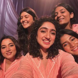 Sanjeeta Bhattacharya Instagram - First of many BTS dumps from the music video shoot for Main Character Energy with my girlies 🎀 Serving looks and biryaniii

Sooo many surprises to give but you’ll just have to wait HEEHEE. 

#MainCharacterEnergy out on 7th September 🪩🚨