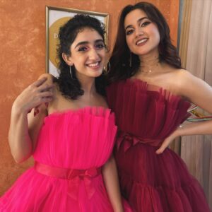 Sanjeeta Bhattacharya Instagram - First of many BTS dumps from the music video shoot for Main Character Energy with my girlies 🎀 Serving looks and biryaniii

Sooo many surprises to give but you’ll just have to wait HEEHEE. 

#MainCharacterEnergy out on 7th September 🪩🚨