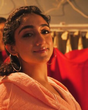Sanjeeta Bhattacharya Instagram - First of many BTS dumps from the music video shoot for Main Character Energy with my girlies 🎀 Serving looks and biryaniii

Sooo many surprises to give but you’ll just have to wait HEEHEE. 

#MainCharacterEnergy out on 7th September 🪩🚨
