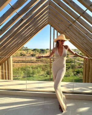 Sara Sampaio Instagram - Algarve ☀️ 
@verdelagoresort
