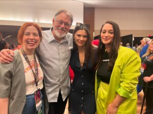 Sara Tomko Instagram - We had the SWEETEST Day Two at @dragoncon #dragoncon #dragoncon2024 Lotta tears today, fans shared the most heart warming stories with me that I will never forget, I got to geek out myself over meeting a few folx I admire & we had a panel just for the ladies of Patience that made my soul sing.  Thank you for being truly one of the best cons ever.  If you’re in Atlanta and haven’t popped over to say hi yet, plz stop by! Sunday will be my last day here (for now!)💚🐉💛
•••
Pic #1 Meeting @jonathansfrakes and adoring him as he admitted he and his wife adored us 🥹 #swoon 
Pic #2 Me and my best friend @meredithgarretson just waiting for the show to start aka watching ALL the incredible costumes that walk by
Pic #3 It should say Caution: Neon Suit
Pic #4 My sweet fam friends paying me a visit! Love you Gabbards @neenerkiwi 
Pic #5 Awkward family photo day two
Pic #6 The most beautiful women making each other laugh @alicewetterlund @meredithgarretson 
Pic #7 Selfie with our Ladies of Patience Panel Audience
Pic #8 SUPERSTAR AUDIENCE UP CLOSE
Pic #9 After Dinner hugs @alantudyk @alicewetterlund @meredithgarretson