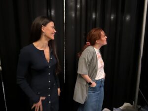 Sara Tomko Instagram - We had the SWEETEST Day Two at @dragoncon #dragoncon #dragoncon2024 Lotta tears today, fans shared the most heart warming stories with me that I will never forget, I got to geek out myself over meeting a few folx I admire & we had a panel just for the ladies of Patience that made my soul sing.  Thank you for being truly one of the best cons ever.  If you’re in Atlanta and haven’t popped over to say hi yet, plz stop by! Sunday will be my last day here (for now!)💚🐉💛
•••
Pic #1 Meeting @jonathansfrakes and adoring him as he admitted he and his wife adored us 🥹 #swoon 
Pic #2 Me and my best friend @meredithgarretson just waiting for the show to start aka watching ALL the incredible costumes that walk by
Pic #3 It should say Caution: Neon Suit
Pic #4 My sweet fam friends paying me a visit! Love you Gabbards @neenerkiwi 
Pic #5 Awkward family photo day two
Pic #6 The most beautiful women making each other laugh @alicewetterlund @meredithgarretson 
Pic #7 Selfie with our Ladies of Patience Panel Audience
Pic #8 SUPERSTAR AUDIENCE UP CLOSE
Pic #9 After Dinner hugs @alantudyk @alicewetterlund @meredithgarretson
