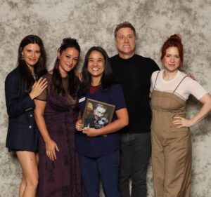 Sara Tomko Instagram - It was a GREAT first day at @dragoncon #dragoncon #dragoncon2024 I was floored by everyone I got to meet, shake hands & take pictures with.  Hearing your stories, your favorite moments, your kind words about our tv show and my character filled up my soul cup with so much joy.  Cannot wait to continue the adventures Saturday and Sunday.  Come say hi!
•••
Pic #1 Group photo with my first ever Asta cosplay friend @lauramariefu / @jamiejanek agh! it happened!
Pic #2 Backstage with @meredithgarretson @alantudyk and @alicewetterlund before kicking off the first morning panel of Dragoncon 2024
Pic #3 My beauties in the car on the way to said panel
Pic #4 OUR HUGE AUDIENCE WHO CAME OUT FIRST THING IN THE MORNING 😭
Pic #5 Just testing the shot, making sure we are ready for our fans in the photo tent😂
•••
🎩🎩🎩